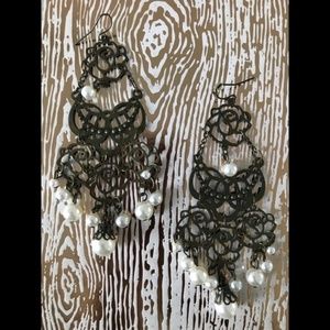 Dangling earrings Antique style & pearls